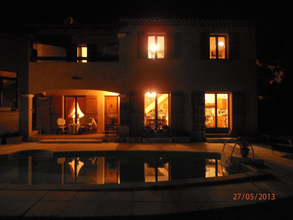 Studio-Mezzanine Dans Villa كانيو سور مير الغرفة الصورة